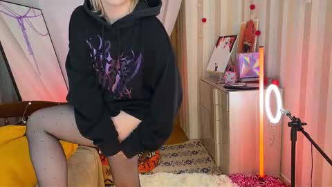 Emmy  help me reach 100 thumbs up online show from February 28, 5:47 pm