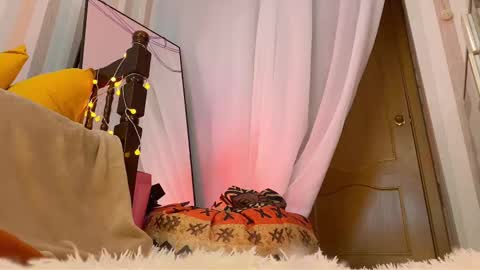 Emmy  help me reach 100 thumbs up online show from March 18, 6:33 pm