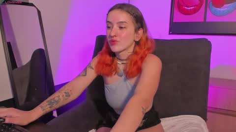 Snapshot of iiam_valentinaa chatting on December 3, 3:44 pm online show from December 3, 3:44 pm