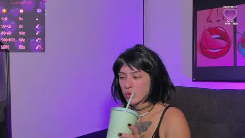 Snapshot of iiam_valentinaa chatting on December 5, 12:33 pm online show from December 5, 12:33 pm
