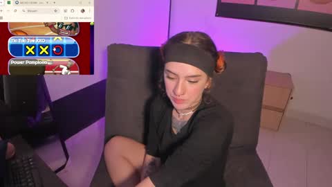 Snapshot of iiam_valentinaa chatting on December 7, 6:15 pm online show from December 7, 6:15 pm