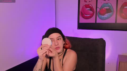 Snapshot of iiam_valentinaa chatting on December 19, 1:07 pm online show from December 19, 1:07 pm