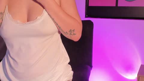Snapshot of iiam_valentinaa chatting on February 4, 3:15 pm online show from February 4, 3:15 pm