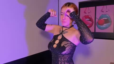Snapshot of iiam_valentinaa chatting on March 12, 2:01 pm online show from March 12, 2:01 pm