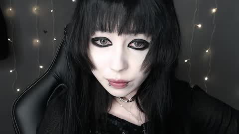 iiiiiiis online show from April 16, 9:37 pm