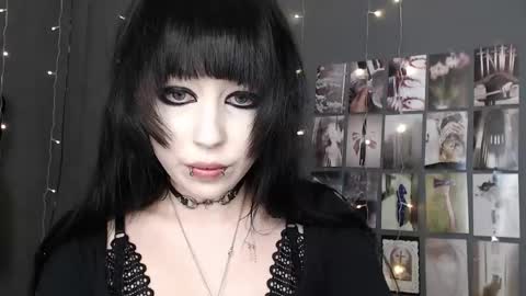 iiiiiiis online show from April 22, 9:01 am