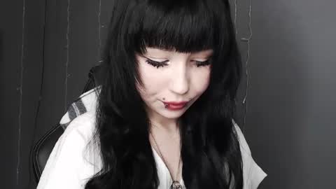 iiiiiiis online show from June 14, 3:25 pm