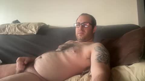 Snapshot of ij1321 chatting on June 1, 12:23 am LonelyDad online show from June 1, 12:23 am
