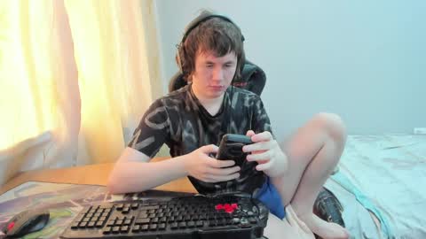 iliaskris online show from April 9, 6:19 am