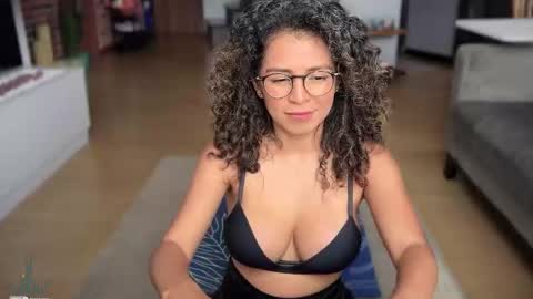 Snapshot of illaroom chatting on January 28, 7:10 pm Kloe online show from January 28, 7:10 pm