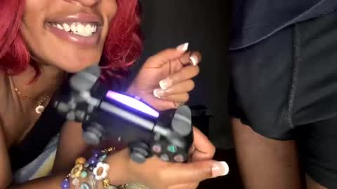 Snapshot of illoqu3nt chatting on January 21, 12:25 am Dre online show from January 21, 12:25 am