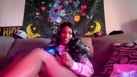 Snapshot of illoqu3nt chatting on March 1, 8:55 pm Dre online show from March 1, 8:55 pm