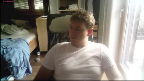 iloveyoutoo2000 online show from September 18, 8:27 am