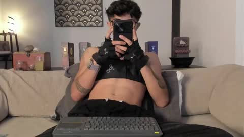 IM  THOMAS online show from May 16, 2:52 am