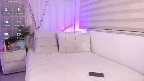 Snapshot of im_ariana_ chatting on July 11, 8:11 pm im_ariana_ online show from July 11, 8:11 pm