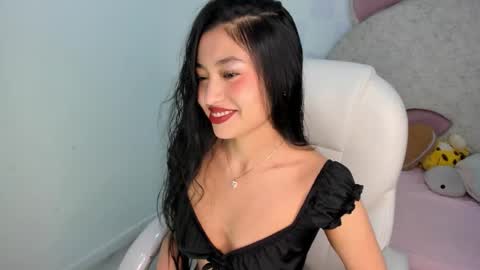 Snapshot of im_atenea_ chatting on March 19, 8:57 pm Atenea online show from March 19, 8:57 pm