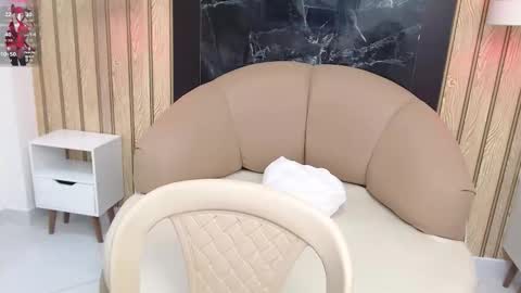 Snapshot of im_beliinda chatting on February 25, 12:09 am Belinda Mesa online show from February 25, 12:09 am