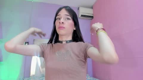 Snapshot of im_brittany_333 chatting on May 25, 7:42 pm im_brittany_333 online show from May 25, 7:42 pm