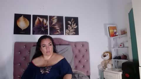 Snapshot of im_helenn_ chatting on October 13, 7:52 am Hellen online show from October 13, 7:52 am