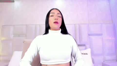 im_isabella1 online show from May 18, 8:58 pm
