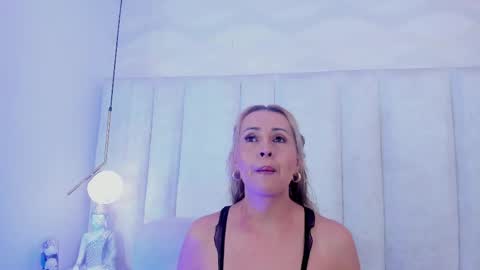 Mailyn Jung online show from June 2, 12:40 pm