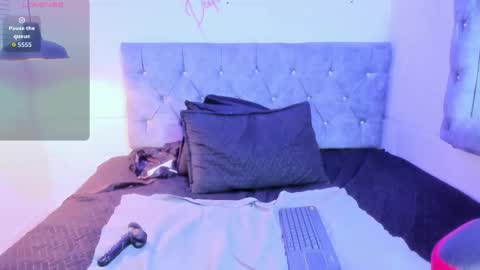 Mia online show from March 24, 5:18 pm