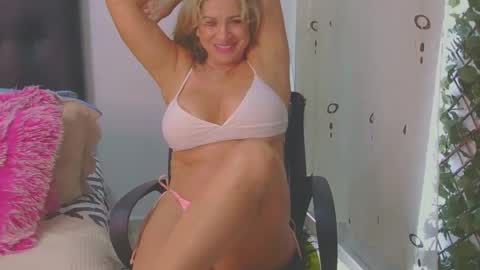 Snapshot of im_sharonr chatting on April 27, 7:56 pm Sharon online show from April 27, 7:56 pm