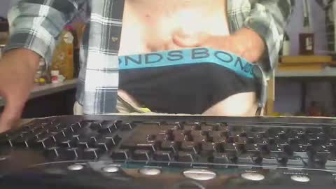 Aussie Guy online show from January 6, 2:37 am