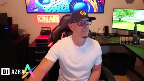 Snapshot of imdjazra chatting on December 19, 2:13 pm DJ Azra online show from December 19, 2:13 pm