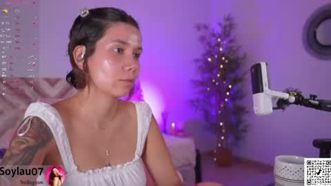 Snapshot of imjess_ chatting on August 6, 1:57 pm imjess_ online show from August 6, 1:57 pm
