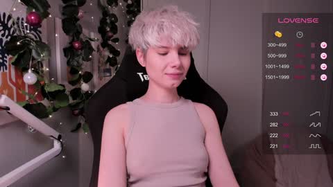 Snapshot of imnotmia chatting on December 6, 8:18 pm Mia online show from December 6, 8:18 pm