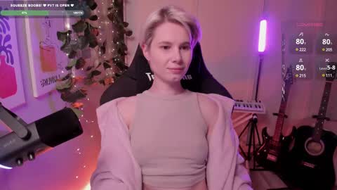 Snapshot of imnotmia chatting on March 3, 1:09 pm Mia online show from March 3, 1:09 pm