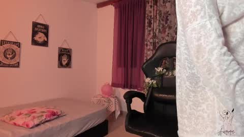 Aurora online show from February 13, 1:08 am