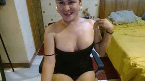 Snapshot of imyourfantasy10 chatting on February 1, 12:09 am charmel online show from February 1, 12:09 am
