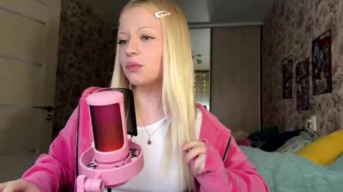 Snapshot of inamillsap chatting on February 24, 11:41 am Lola online show from February 24, 11:41 am