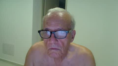 Snapshot of incendiado chatting on October 13, 6:35 am incendiado online show from October 13, 6:35 am