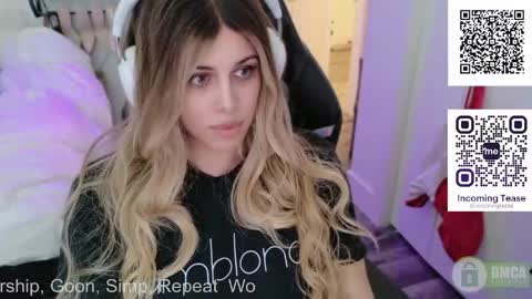 incomingtease online show from April 13, 9:20 pm