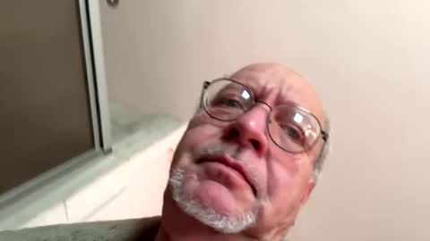 Snapshot of inconnu_06 chatting on January 7, 10:29 am inconnu_06 online show from January 7, 10:29 am