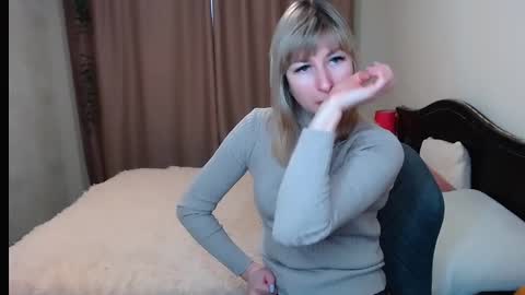 Snapshot of incredible_ariela chatting on December 6, 9:54 am incredible_ariela online show from December 6, 9:54 am