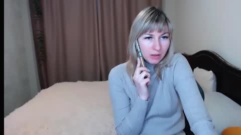 Snapshot of incredible_ariela chatting on December 6, 1:00 pm incredible_ariela online show from December 6, 1:00 pm