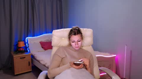 Snapshot of incredible_ariela chatting on December 11, 3:15 pm incredible_ariela online show from December 11, 3:15 pm