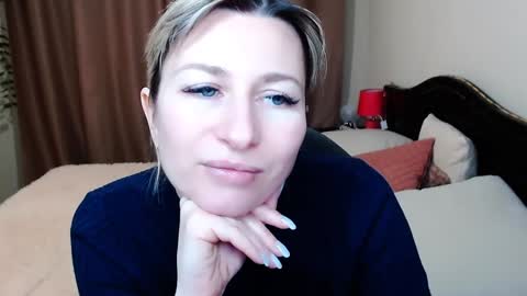 Snapshot of incredible_ariela chatting on December 15, 1:54 pm incredible_ariela online show from December 15, 1:54 pm