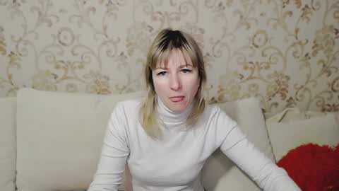 Snapshot of incredible_ariela chatting on December 17, 10:23 am incredible_ariela online show from December 17, 10:23 am