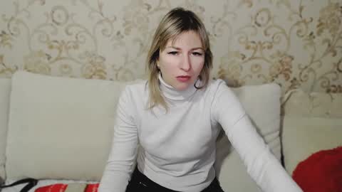 Snapshot of incredible_ariela chatting on December 17, 1:27 pm incredible_ariela online show from December 17, 1:27 pm