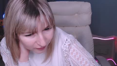 Snapshot of incredible_ariela chatting on December 18, 1:56 pm incredible_ariela online show from December 18, 1:56 pm