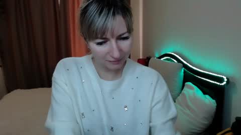 Snapshot of incredible_ariela chatting on December 21, 10:39 am incredible_ariela online show from December 21, 10:39 am