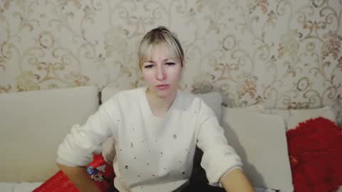 Snapshot of incredible_ariela chatting on January 2, 11:20 am incredible_ariela online show from January 2, 11:20 am