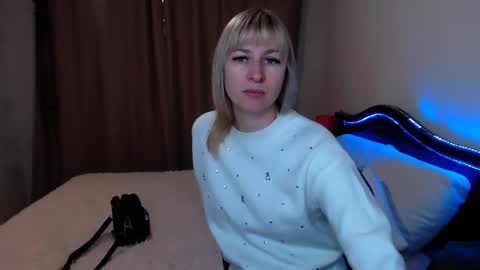 Snapshot of incredible_ariela chatting on January 8, 9:32 am incredible_ariela online show from January 8, 9:32 am