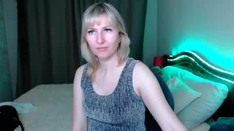 Snapshot of incredible_ariela chatting on January 8, 4:00 pm incredible_ariela online show from January 8, 4:00 pm