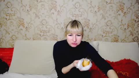 Snapshot of incredible_ariela chatting on January 17, 9:49 am incredible_ariela online show from January 17, 9:49 am